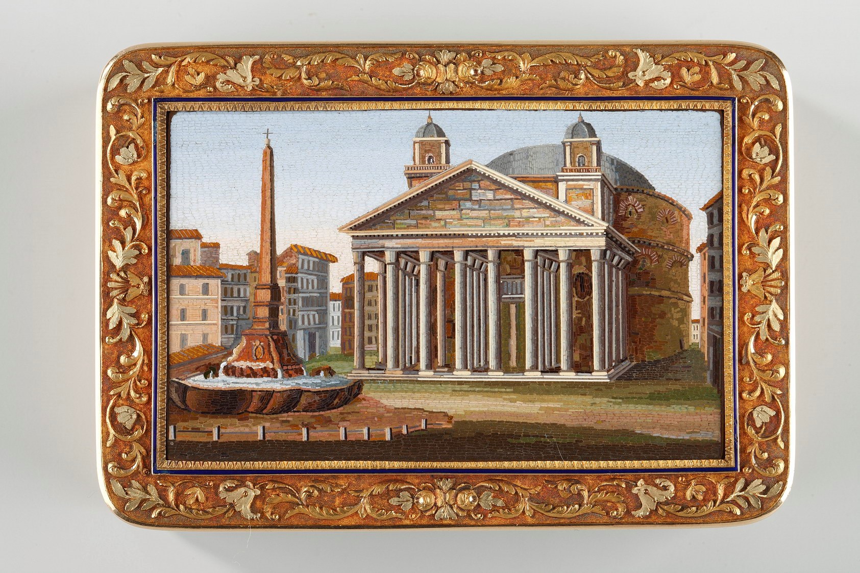 EARLY 19TH CENTURY GOLD AND MICROMOSAIC SNUFF BOX